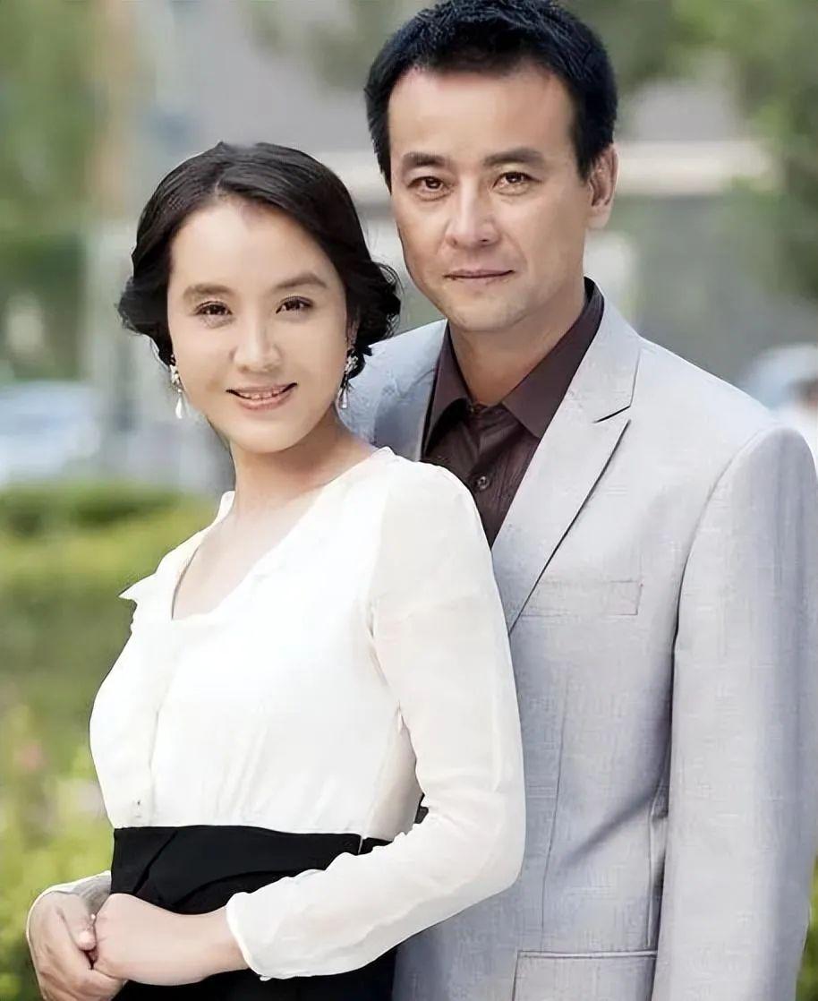 演员罗钢：娶小23岁郝蕾，陪娇妻战胜家族遗传病，48岁老来得子